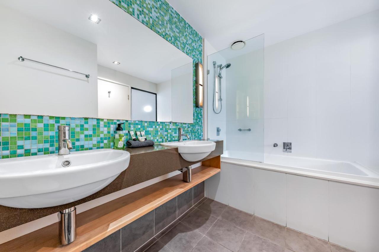 Seas The Day At The Marina Apartment Airlie Beach Exterior photo