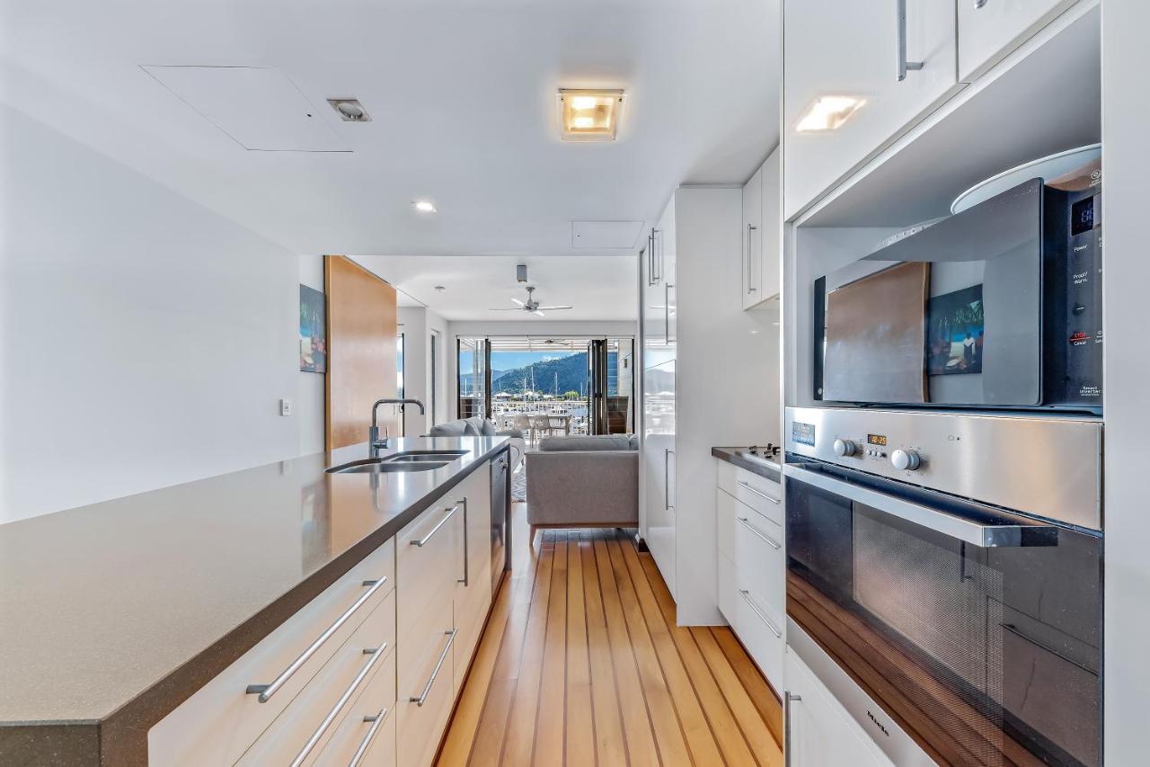 Seas The Day At The Marina Apartment Airlie Beach Exterior photo